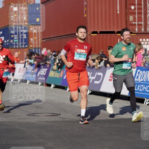 03.10.2025 - Köhlbrandbrückenlauf Michael Burmester http://msf.ph/oto/8998363 03.10.2025 10:02:57 Ziel 1105, 1116, 3305, 3353, 3496, 3521, 3832 meine-sportfotos.de