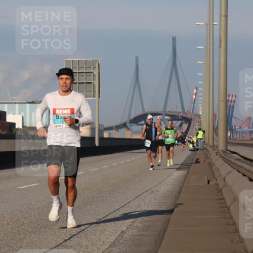 03.10.2025 - Köhlbrandbrückenlauf Luisa Fischer http://msf.ph/oto/8998369 03.10.2025 10:39:06 Position 3  meine-sportfotos.de