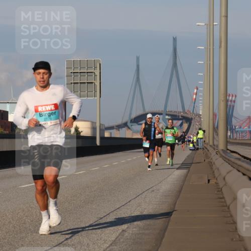 03.10.2025 - Köhlbrandbrückenlauf Luisa Fischer http://msf.ph/oto/8998370 03.10.2025 10:39:06 Position 3 2176 meine-sportfotos.de