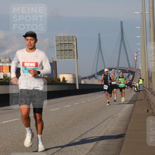 03.10.2025 - Köhlbrandbrückenlauf Luisa Fischer http://msf.ph/oto/8998372 03.10.2025 10:39:07 Position 3  meine-sportfotos.de