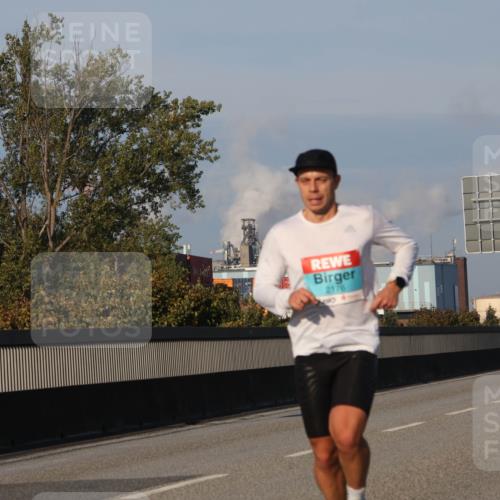 03.10.2025 - Köhlbrandbrückenlauf Luisa Fischer http://msf.ph/oto/8998374 03.10.2025 10:39:07 Position 3 2176 meine-sportfotos.de