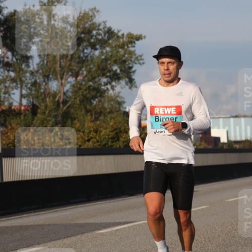 03.10.2025 - Köhlbrandbrückenlauf Luisa Fischer http://msf.ph/oto/8998378 03.10.2025 10:39:07 Position 3  meine-sportfotos.de