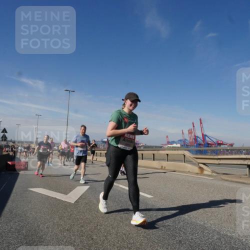03.10.2025 - Köhlbrandbrückenlauf Matties Gatica Varas http://msf.ph/oto/8998379 03.10.2025 12:50:26 Position 2 4859, 1113 meine-sportfotos.de