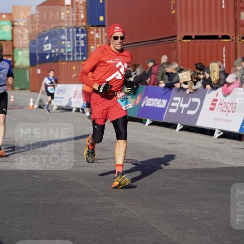 03.10.2025 - Köhlbrandbrückenlauf Michael Burmester http://msf.ph/oto/8998391 03.10.2025 10:02:58 Ziel 1088, 1105, 1116, 1313, 3196, 3305, 3353, 3496, 3521, 3832 meine-sportfotos.de