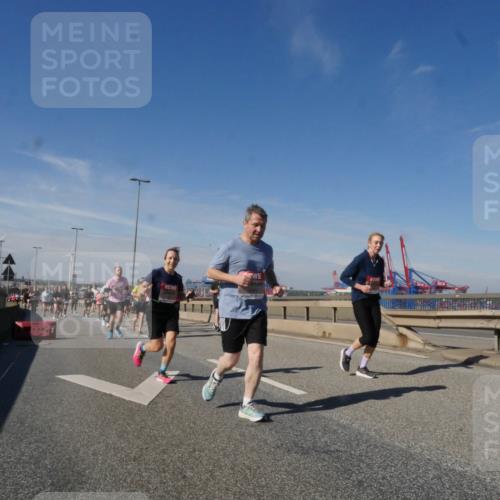 03.10.2025 - Köhlbrandbrückenlauf Matties Gatica Varas http://msf.ph/oto/8998395 03.10.2025 12:50:27 Position 2  meine-sportfotos.de