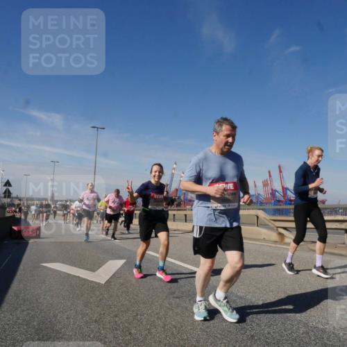 03.10.2025 - Köhlbrandbrückenlauf Matties Gatica Varas http://msf.ph/oto/8998399 03.10.2025 12:50:28 Position 2 4889 meine-sportfotos.de