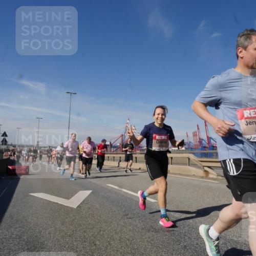 03.10.2025 - Köhlbrandbrückenlauf Matties Gatica Varas http://msf.ph/oto/8998404 03.10.2025 12:50:28 Position 2 4915, 4889 meine-sportfotos.de