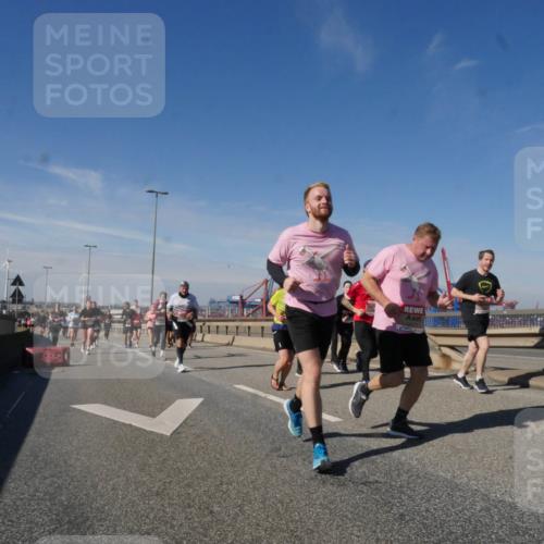 03.10.2025 - Köhlbrandbrückenlauf Matties Gatica Varas http://msf.ph/oto/8998426 03.10.2025 12:50:31 Position 2  meine-sportfotos.de