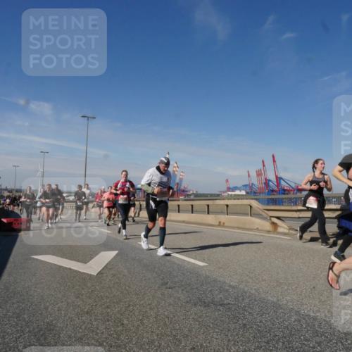 03.10.2025 - Köhlbrandbrückenlauf Matties Gatica Varas http://msf.ph/oto/8998439 03.10.2025 12:50:33 Position 2  meine-sportfotos.de
