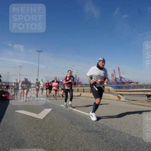 03.10.2025 - Köhlbrandbrückenlauf Matties Gatica Varas http://msf.ph/oto/8998447 03.10.2025 12:50:34 Position 2  meine-sportfotos.de