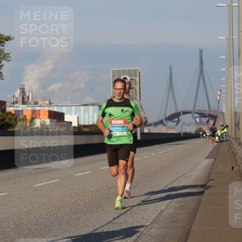 03.10.2025 - Köhlbrandbrückenlauf Luisa Fischer http://msf.ph/oto/8998453 03.10.2025 10:39:16 Position 3 2702 meine-sportfotos.de