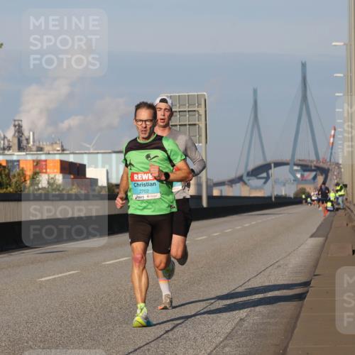 03.10.2025 - Köhlbrandbrückenlauf Luisa Fischer http://msf.ph/oto/8998458 03.10.2025 10:39:16 Position 3 2702 meine-sportfotos.de