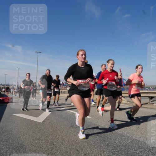 03.10.2025 - Köhlbrandbrückenlauf Matties Gatica Varas http://msf.ph/oto/8998470 03.10.2025 12:50:37 Position 2 6646 meine-sportfotos.de