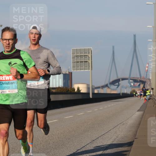 03.10.2025 - Köhlbrandbrückenlauf Luisa Fischer http://msf.ph/oto/8998474 03.10.2025 10:39:17 Position 3 2702 meine-sportfotos.de