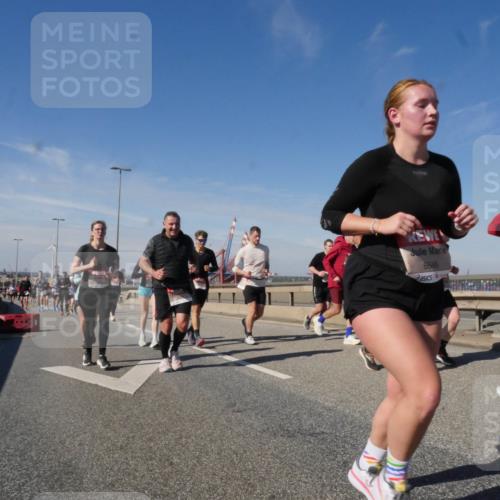 03.10.2025 - Köhlbrandbrückenlauf Matties Gatica Varas http://msf.ph/oto/8998475 03.10.2025 12:50:38 Position 2 6646 meine-sportfotos.de