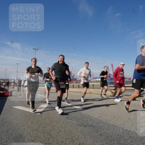 03.10.2025 - Köhlbrandbrückenlauf Matties Gatica Varas http://msf.ph/oto/8998477 03.10.2025 12:50:38 Position 2  meine-sportfotos.de