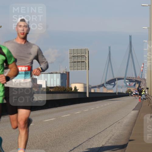 03.10.2025 - Köhlbrandbrückenlauf Luisa Fischer http://msf.ph/oto/8998479 03.10.2025 10:39:18 Position 3 1124 meine-sportfotos.de