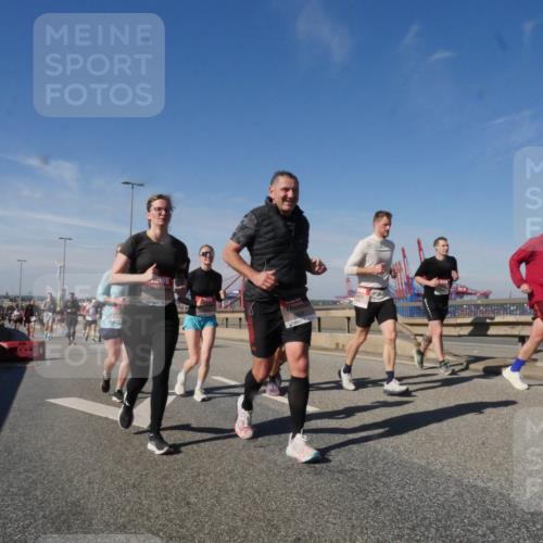 03.10.2025 - Köhlbrandbrückenlauf Matties Gatica Varas http://msf.ph/oto/8998481 03.10.2025 12:50:39 Position 2  meine-sportfotos.de