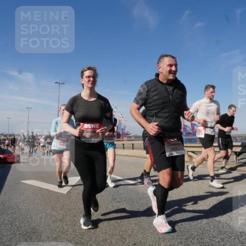 03.10.2025 - Köhlbrandbrückenlauf Matties Gatica Varas http://msf.ph/oto/8998484 03.10.2025 12:50:39 Position 2 5851, 5858 meine-sportfotos.de