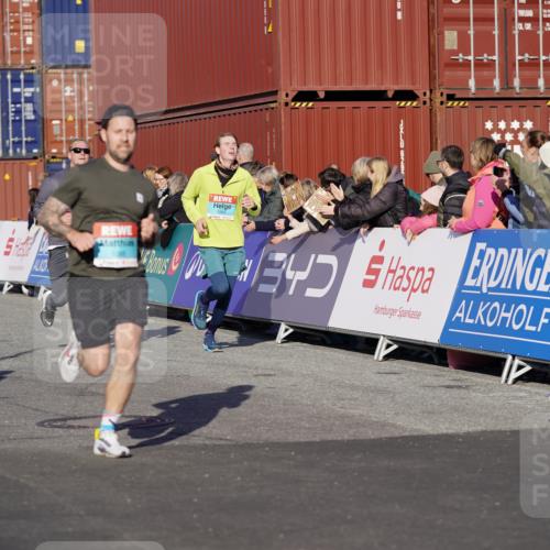 03.10.2025 - Köhlbrandbrückenlauf Michael Burmester http://msf.ph/oto/8998490 03.10.2025 10:03:03 Ziel 1072, 1088, 1091, 1105, 1111, 1116, 1173, 1198, 1313, 1321, 1334, 1560, 3196, 3305, 3353, 3521, 3655 meine-sportfotos.de