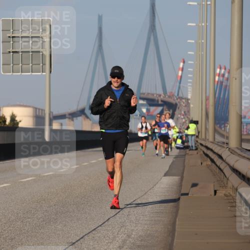 03.10.2025 - Köhlbrandbrückenlauf Luisa Fischer http://msf.ph/oto/8998493 03.10.2025 10:39:35 Position 3  meine-sportfotos.de