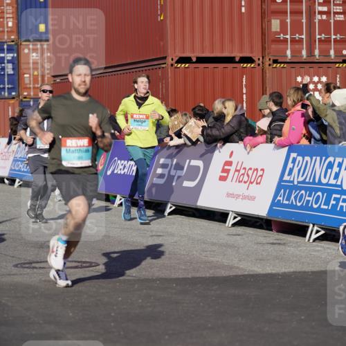 03.10.2025 - Köhlbrandbrückenlauf Michael Burmester http://msf.ph/oto/8998497 03.10.2025 10:03:03 Ziel 1072, 1088, 1091, 1105, 1111, 1116, 1173, 1198, 1313, 1321, 1334, 1560, 3196, 3305, 3353, 3521, 3655 meine-sportfotos.de