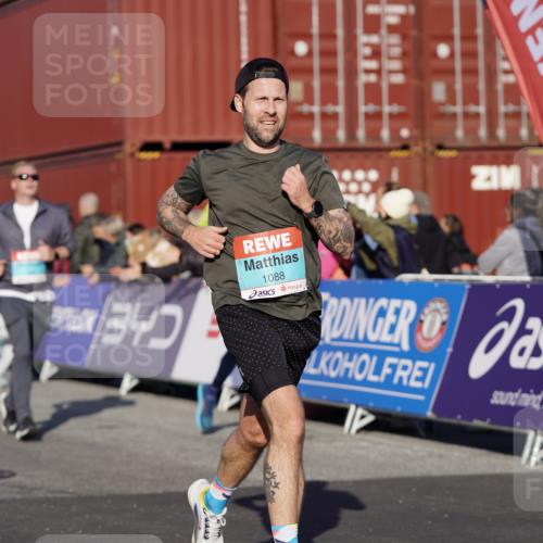 03.10.2025 - Köhlbrandbrückenlauf Michael Burmester http://msf.ph/oto/8998510 03.10.2025 10:03:04 Ziel 1072, 1088, 1091, 1111, 1116, 1173, 1198, 1313, 1321, 1334, 1560, 1836, 3196, 3305, 3353, 3521, 3655 meine-sportfotos.de