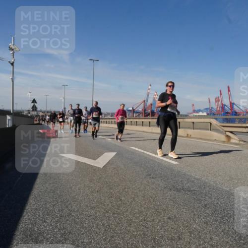 03.10.2025 - Köhlbrandbrückenlauf Matties Gatica Varas http://msf.ph/oto/8998511 03.10.2025 12:50:42 Position 2  meine-sportfotos.de