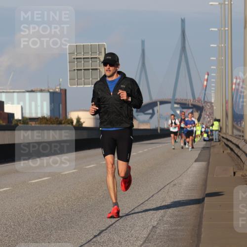 03.10.2025 - Köhlbrandbrückenlauf Luisa Fischer http://msf.ph/oto/8998515 03.10.2025 10:39:37 Position 3  meine-sportfotos.de