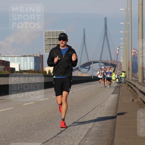 03.10.2025 - Köhlbrandbrückenlauf Luisa Fischer http://msf.ph/oto/8998517 03.10.2025 10:39:37 Position 3  meine-sportfotos.de