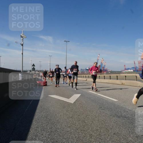 03.10.2025 - Köhlbrandbrückenlauf Matties Gatica Varas http://msf.ph/oto/8998519 03.10.2025 12:50:43 Position 2  meine-sportfotos.de