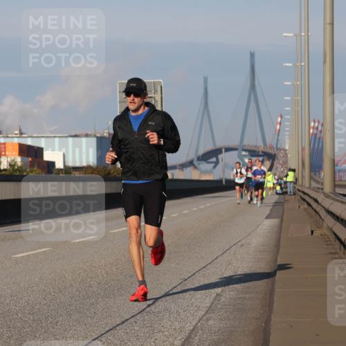 03.10.2025 - Köhlbrandbrückenlauf Luisa Fischer http://msf.ph/oto/8998520 03.10.2025 10:39:38 Position 3  meine-sportfotos.de