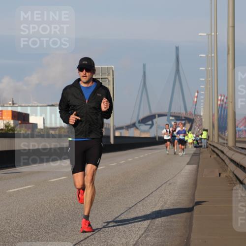 03.10.2025 - Köhlbrandbrückenlauf Luisa Fischer http://msf.ph/oto/8998527 03.10.2025 10:39:38 Position 3  meine-sportfotos.de