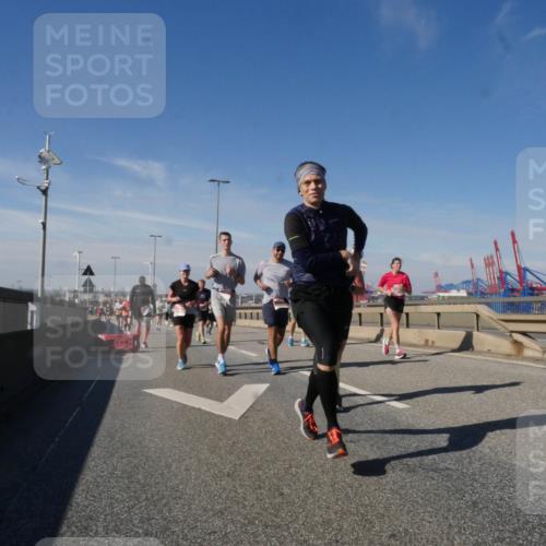 03.10.2025 - Köhlbrandbrückenlauf Matties Gatica Varas http://msf.ph/oto/8998544 03.10.2025 12:50:46 Position 2  meine-sportfotos.de