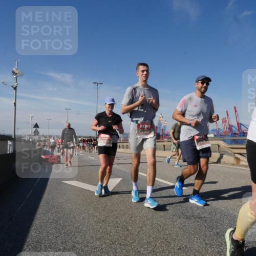 03.10.2025 - Köhlbrandbrückenlauf Matties Gatica Varas http://msf.ph/oto/8998560 03.10.2025 12:50:48 Position 2 6338 meine-sportfotos.de