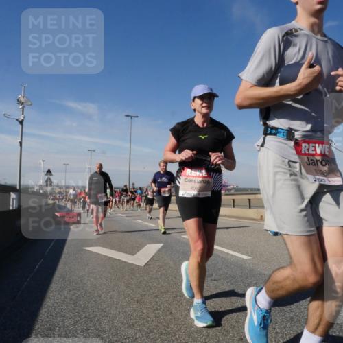 03.10.2025 - Köhlbrandbrückenlauf Matties Gatica Varas http://msf.ph/oto/8998569 03.10.2025 12:50:49 Position 2 4067, 2, 6338 meine-sportfotos.de