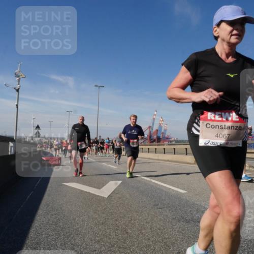 03.10.2025 - Köhlbrandbrückenlauf Matties Gatica Varas http://msf.ph/oto/8998573 03.10.2025 12:50:50 Position 2 4067 meine-sportfotos.de