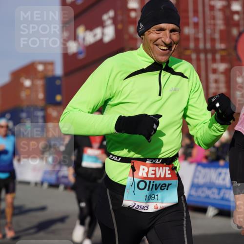 03.10.2025 - Köhlbrandbrückenlauf Michael Burmester http://msf.ph/oto/8998574 03.10.2025 10:03:07 Ziel 1072, 1088, 1091, 1111, 1173, 1198, 1313, 1321, 1334, 1560, 1836, 1931, 3196, 3305, 3655, 3802 meine-sportfotos.de