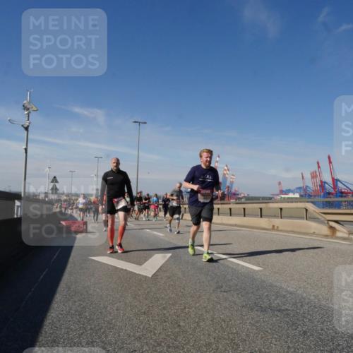 03.10.2025 - Köhlbrandbrückenlauf Matties Gatica Varas http://msf.ph/oto/8998577 03.10.2025 12:50:50 Position 2  meine-sportfotos.de