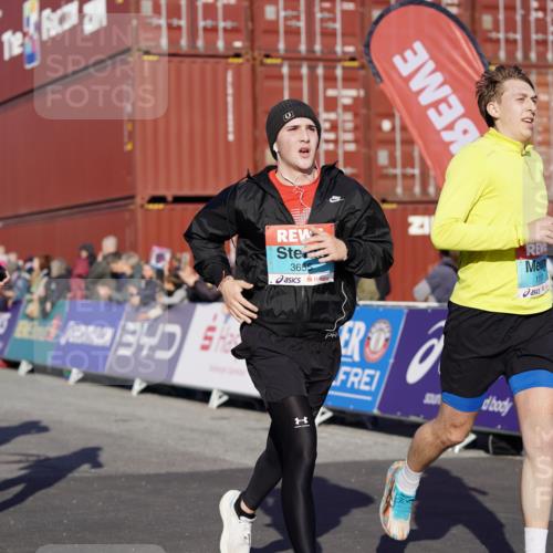 03.10.2025 - Köhlbrandbrückenlauf Michael Burmester http://msf.ph/oto/8998581 03.10.2025 10:03:08 Ziel 1072, 1088, 1091, 1111, 1173, 1198, 1313, 1321, 1334, 1560, 1836, 1931, 2995, 2998, 3196, 3305, 3655, 3802 meine-sportfotos.de