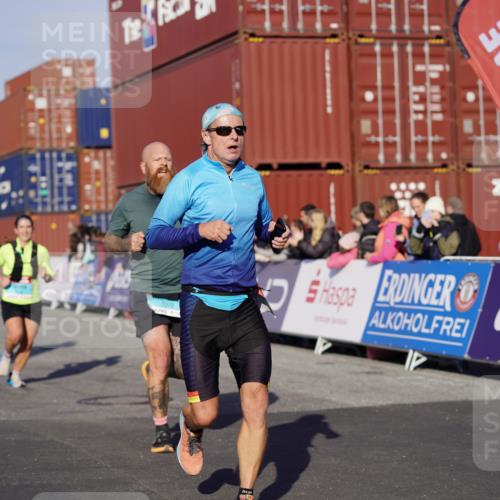 03.10.2025 - Köhlbrandbrückenlauf Michael Burmester http://msf.ph/oto/8998593 03.10.2025 10:03:09 Ziel 1072, 1088, 1091, 1111, 1173, 1198, 1313, 1321, 1334, 1560, 1836, 1931, 2995, 2998, 3196, 3655, 3802 meine-sportfotos.de