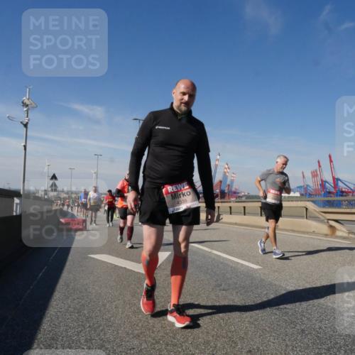 03.10.2025 - Köhlbrandbrückenlauf Matties Gatica Varas http://msf.ph/oto/8998597 03.10.2025 12:50:53 Position 2 4339 meine-sportfotos.de