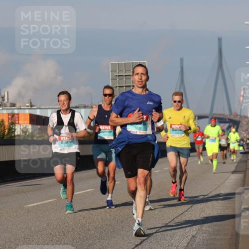 03.10.2025 - Köhlbrandbrückenlauf Luisa Fischer http://msf.ph/oto/8998600 03.10.2025 10:39:52 Position 3 3153, 1017, 1032 meine-sportfotos.de