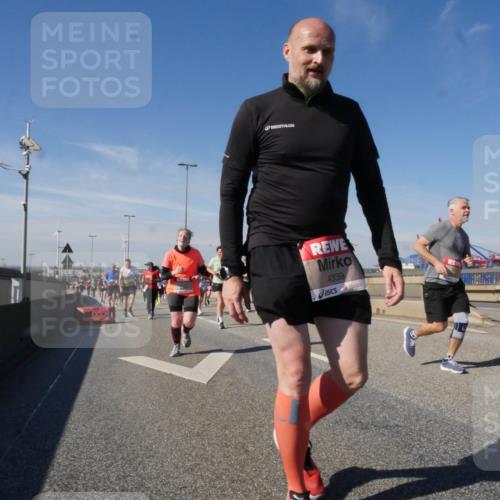 03.10.2025 - Köhlbrandbrückenlauf Matties Gatica Varas http://msf.ph/oto/8998602 03.10.2025 12:50:53 Position 2 4339 meine-sportfotos.de