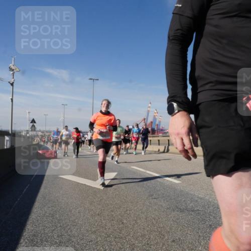 03.10.2025 - Köhlbrandbrückenlauf Matties Gatica Varas http://msf.ph/oto/8998604 03.10.2025 12:50:54 Position 2 4339 meine-sportfotos.de