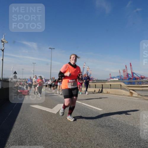 03.10.2025 - Köhlbrandbrückenlauf Matties Gatica Varas http://msf.ph/oto/8998607 03.10.2025 12:50:54 Position 2  meine-sportfotos.de