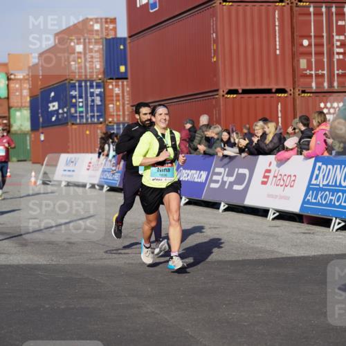03.10.2025 - Köhlbrandbrückenlauf Michael Burmester http://msf.ph/oto/8998611 03.10.2025 10:03:10 Ziel 1072, 1088, 1091, 1111, 1173, 1198, 1207, 1313, 1321, 1334, 1560, 1836, 1931, 2995, 2998, 3196, 3655, 3802 meine-sportfotos.de