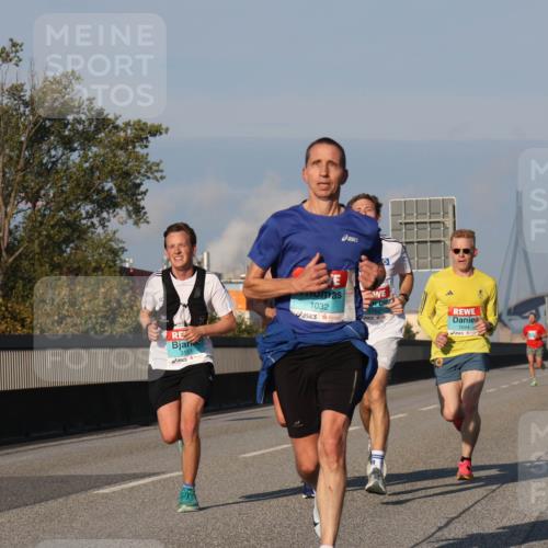 03.10.2025 - Köhlbrandbrückenlauf Luisa Fischer http://msf.ph/oto/8998615 03.10.2025 10:39:53 Position 3 3153, 1032, 1044 meine-sportfotos.de