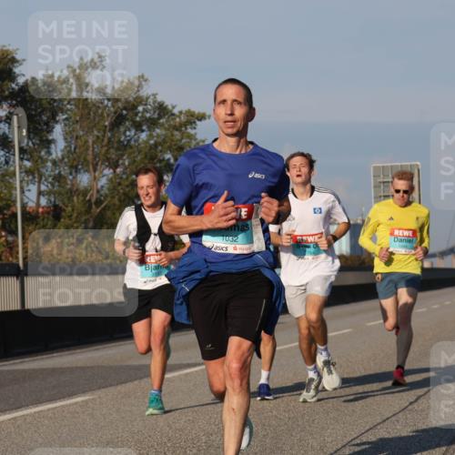 03.10.2025 - Köhlbrandbrückenlauf Luisa Fischer http://msf.ph/oto/8998621 03.10.2025 10:39:54 Position 3 1032, 1044 meine-sportfotos.de