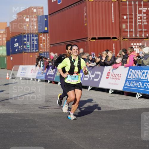 03.10.2025 - Köhlbrandbrückenlauf Michael Burmester http://msf.ph/oto/8998622 03.10.2025 10:03:10 Ziel 1072, 1088, 1091, 1111, 1173, 1198, 1207, 1313, 1321, 1334, 1560, 1836, 1931, 2995, 2998, 3196, 3655, 3802 meine-sportfotos.de